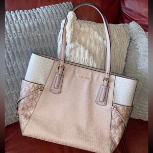 Michael Kors laptop shoulder bag EUC